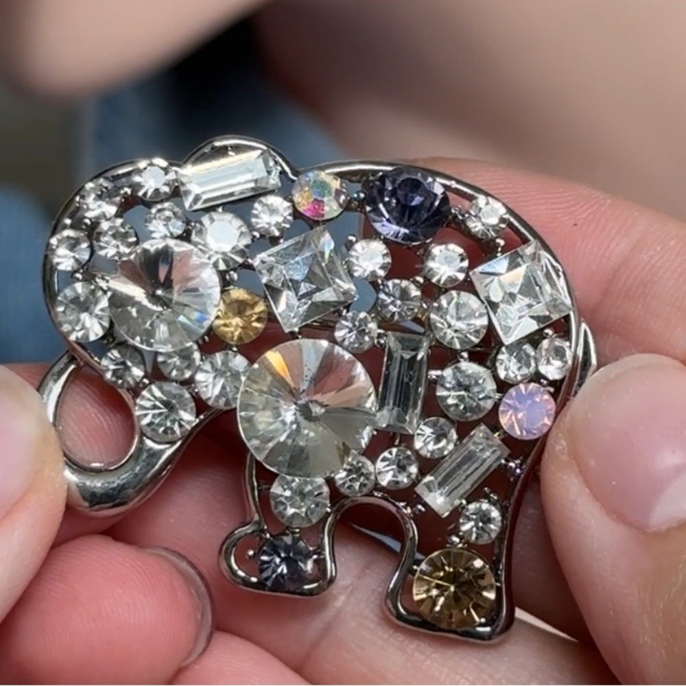 Silver Elephant Brooch With Crystals - Picture 3 of 4